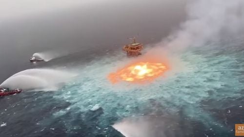VIDEO Un cerc de foc a izbucnit în apele Mexicului după o scurgere de gaz de la o conductă subacvatică