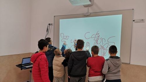 Introducerea de note la Evaluările de la clasele a II-a, a IV-a și a VI-a, precum și legiferarea evaluării online – propunerea președintelui Federației Părinților