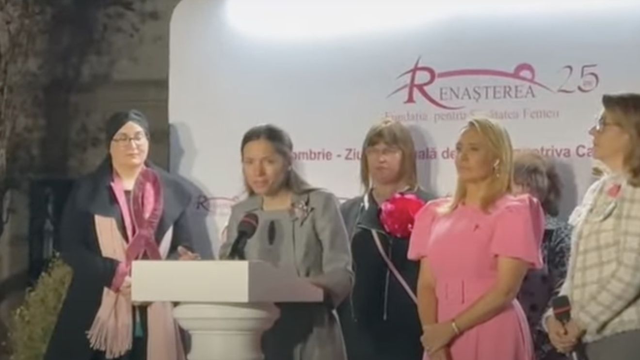 VIDEO Mirabela Grădinaru - partenera preşedintelui Nicușor Dan - a pornit iluminatul roz la Palatul Cotroceni, de Ziua Luptei împotriva Cancerului de Sân: Când apare acest tip de provocare sprijinul familiei, competenţa şi profesionalismul medicilor sunt extrem de importante