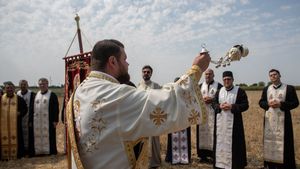 Banii pentru biserici, motiv de contre între viceprimarul USR și primarul PNL în Suceava: ”Avem până acum în jur de un milion și ceva de euro dat”. Primarul: ”Am dat an de an bani la biserici, de cinci mandate, iar oamenii m-au votat”