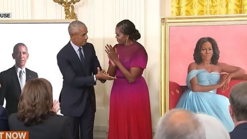 VIDEO Michelle și Barack Obama s-au întors la Casa Albă pentru a-și vedea portretele/ Schimb de replici afectuoase între fostul și actualul președinte al SUA