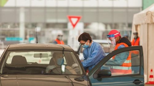 Cum ajută centrele de tip drive-thru campania de vaccinare: aproape 25.700 de persoane s-au imunizat de la deschiderea lor / Zece locuri de vaccinare direct din mașină sunt amenajate în prezent în ţară