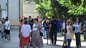 Participare crescută la Olimpiada de Religie. Circa 10.000 de elevi din țară prezenți la etapa județeană sâmbătă / Inspector: De la an la an lucrările sunt mai bune
