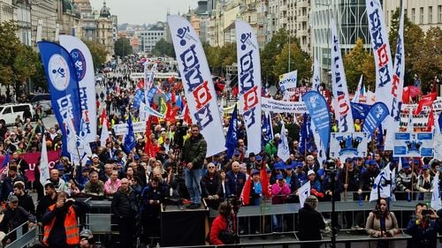 Mii de oameni la proteste „împotriva sărăciei”, la Praga și la Bratislava