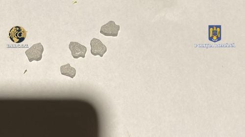 Doi tineri, de 17și 19 ani, arestaţi în Cluj, în prima zi a anului pentru trafic de droguri / Aveau 10 kilograme de ”cristal” /  Prețul unei doze e între 50 şi 100 lei