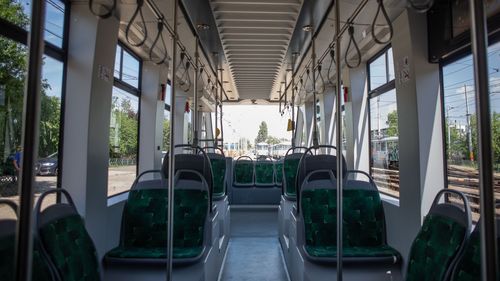 Premierul Ciucă pasează la consiliile județene și Ministerul Educației problema transportului elevilor care nu poate fi decontat: Vor găsi o soluție până la sfârșitul lunii septembrie