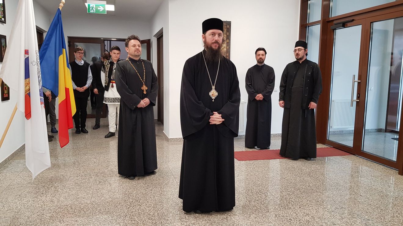 200 de preoți aderă la Mitropolia Basarabiei / Cât câștigă un preot sau un mitropolit / Patriarhul Daniel, acuzat de mitropolitul Moldovei că-i corupe clericii