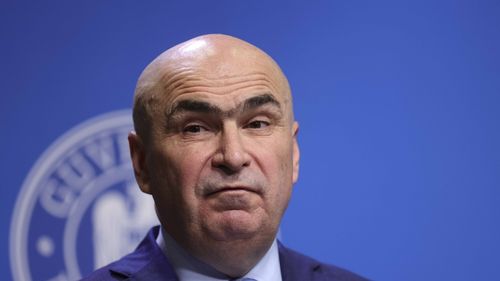 VIDEO Bolojan anunță reforma companiilor de stat: Modificăm indicatorii de performanță / Reducem numărul de membri în conducere și plafonăm indemnizațiile / Va fi o negociere dacă oamenii își dau seama că sunt ridicoli sau va trebui să intrăm într-un război