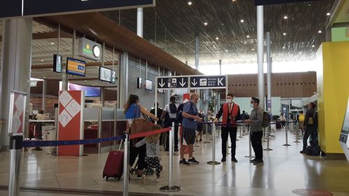 MAE, atenționare de călătorie pentru Franța. Perturbări ale traficului aerian la plecările şi sosirile de pe aeroporturile Charles de Gaulle şi Orly din Paris