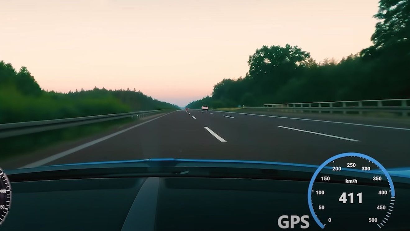 Miliardar ceh, vizat de o anchetă după ce a condus cu o viteză de 417 km/h pe o autostradă în Germania / ”Mulţumim lui Dumnezeu pentru siguranţa şi condiţiile bune care ne-au permis să atingem viteza de 417 km/h!”