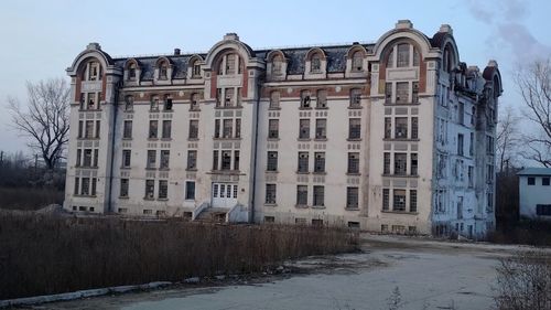 Fosta Regie de Tutun din Craiova va deveni școală / Clădirea a fost ridicată acum aproape 100 de ani