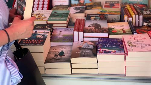 AFP: Lumea editorială, bulversată de inteligența artificială/ ”Ce se întâmplă cu proprietatea intelectuală a autorilor?”