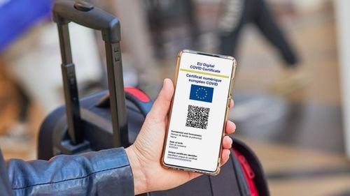 Neamț: Au fost reținuți 3 medici, o asistentă și un intermediar, în cazul eliberării falselor certificate de covid