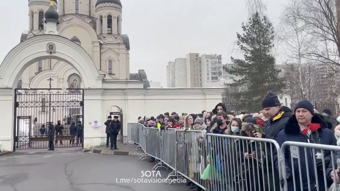 Meduza: Presei ruse de stat i s-a interzis să publice relatări de la funeraliile lui Navalnîi
