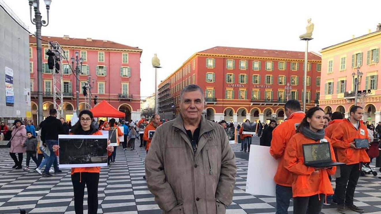 Giorgos Tragas, un celebru jurnalist grec antivaccinist și liderul mișcării „Oameni Liberi”, a murit după ce s-a infectat cu COVID-19 / Medicul său l-a implorat să se vaccineze