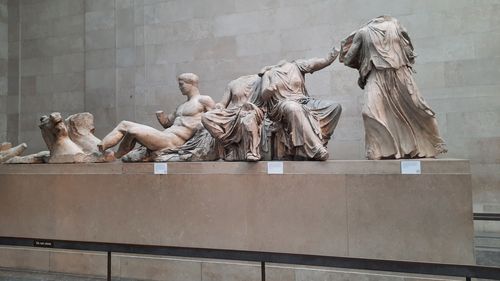 Vaticanul a restituit Greciei trei sculpturi, piese vechi de 2.500 de ani, de la Partenon