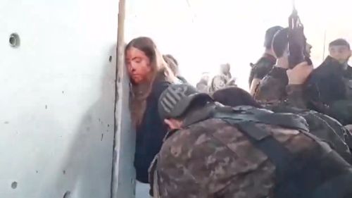 VIDEO Imagini dure cu tinere israeliene luate prizoniere de teroriștii Hamas în 7 octombrie, publicate de președintele Israelului: "Au fost bătute, amenințate cu viol și luate brutal ostatice / Lumea trebuie să se uite la această atrocitate crudă"