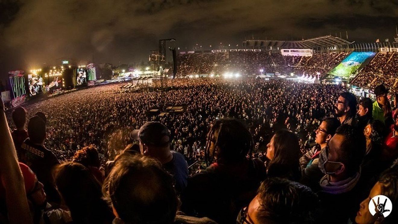 Vive Latino! În toiul pandemiei de coronavirus, peste 70.000 de spectatori au participat la un festival mexican cu Guns N' Roses, Carlos Vives şi Zoe capete de afiş