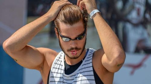 Performanţă extraordinară pentru înotul românesc: Robert Glinţă - campion european în proba de 100 de metri spate