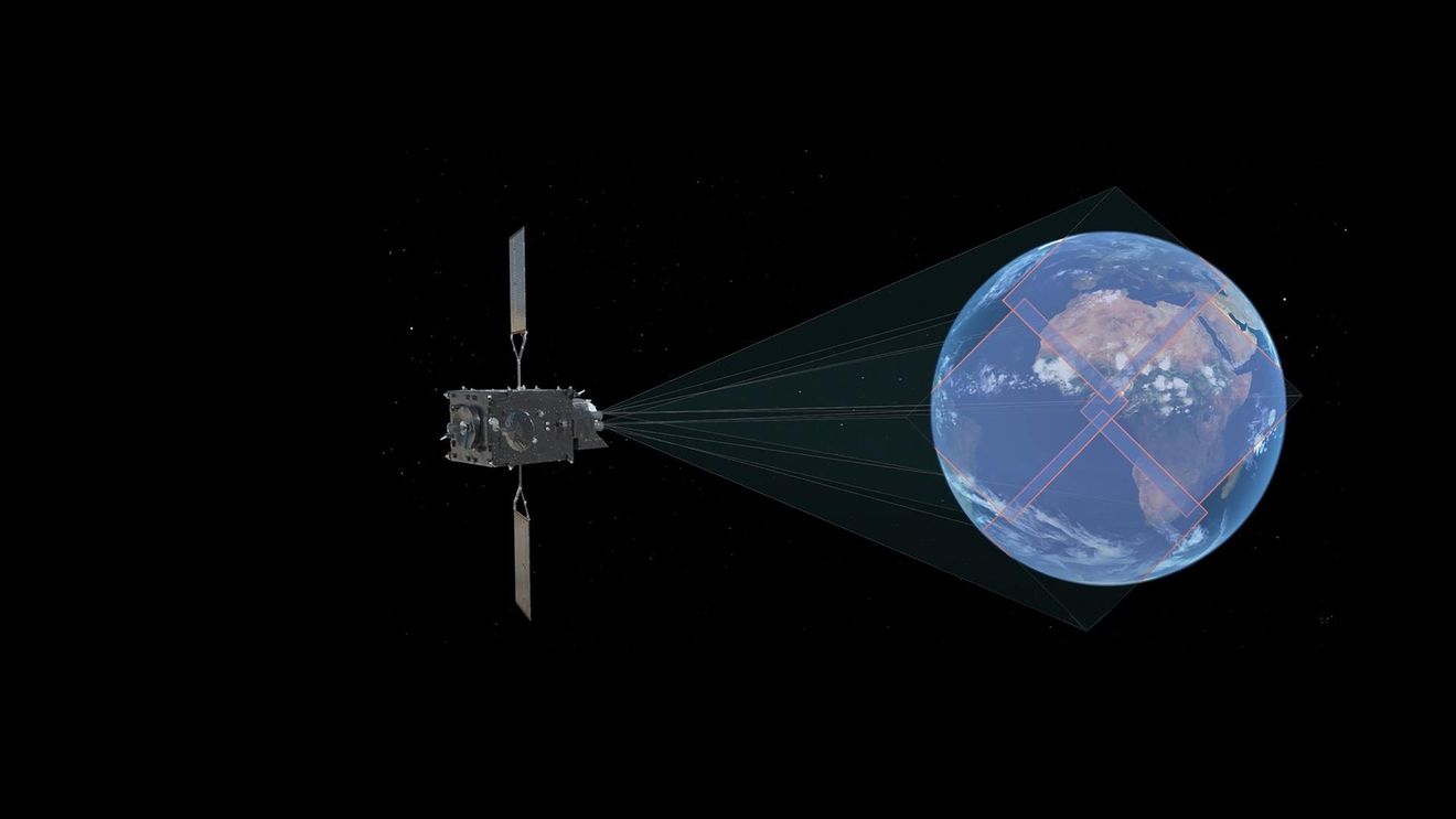 VIDEO Primul satelit european pentru detectarea fulgerelor a început să funcţioneze