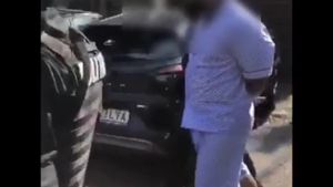 Interlopul "Bebino", acuzat de polițiști că a încercat să intimideze un martor, a fost săltat în pijamale
