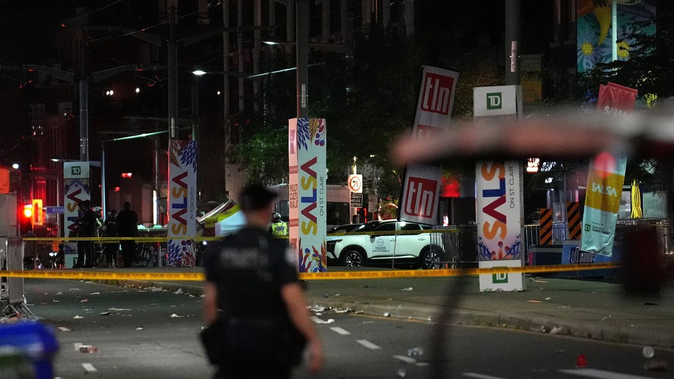 Două persoane au murit într-un atac armat la un festival din Toronto / Suspectul este căutat de poliție