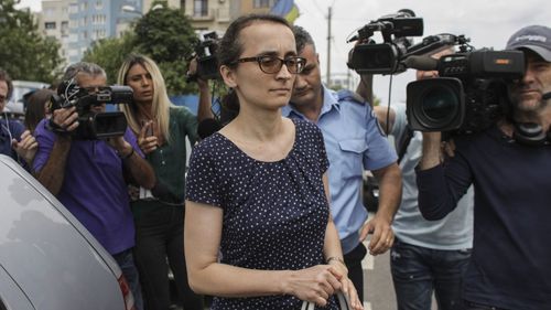 SURSE Secția specială a pus-o sub urmărire penală pe procuroarea care a preluat brutal fetiţa de 8 ani de la asistentul maternal din Baia de Aramă