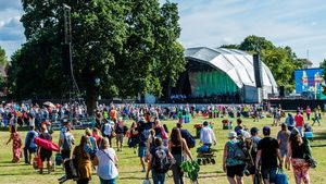 Guvernul britanic condamnă concertul trupei Bob Vylan de la Glastonbury difuzat în direct la BBC, în care s-a cerut „moartea” armatei israeliene