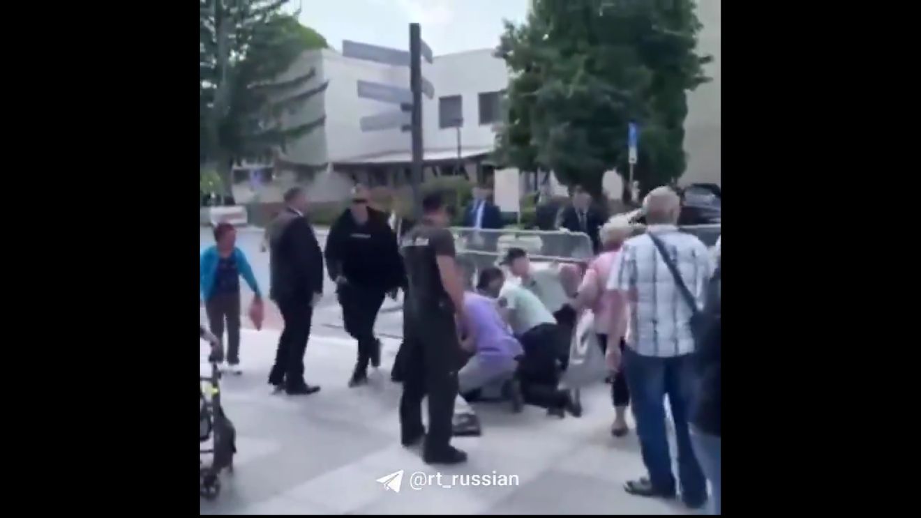 Bărbatul care l-a rănit pe Fico spune că nu a vrut să-l omoare, îşi regretă fapta şi vrea să-i ceară scuze. Juraj Cintula îi reproşează desfiinţarea biroului procurorului special, atacarea presei, oprirea ajutorului militar destinat Ucrainei şi politica sa faţă de UE