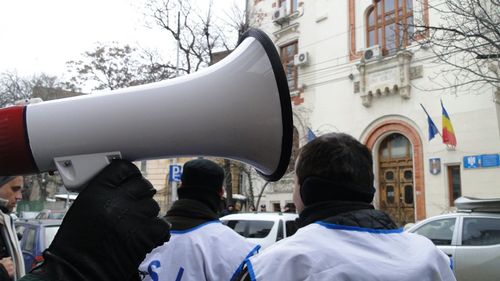 Federația Sindicatelor Libere din Învățământ, reacție la declarația lui Orban: Educația nu este „cârciuma” sistemului bugetar.  Deschiderea noului an școlar, sub semnul întrebării dacă nu vor fi majorate salariile