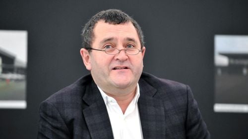 Tranzacția prin care prietenul lui Klaus Iohannis, Michael Schmidt, își vinde compania, analizată de Consiliul Concurenței