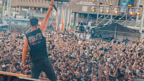 UNTOLD X debutează joi. Show-uri cu peste 250 de artişti naţionali şi internaţionali. Scena principală are peste 100 de metri în lăţime