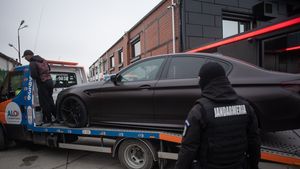 Sechestru pe averea lui Bercea Mondialu: 40 de imobile, 41 de conturi bancare şi şapte maşini