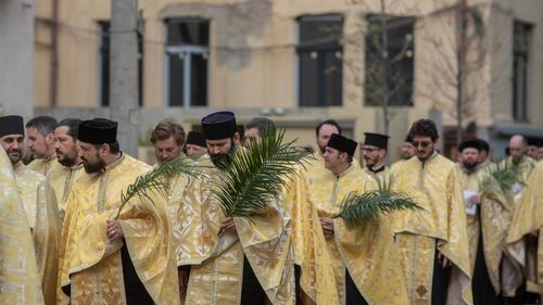 BOR anunță că se pregătesc proteste: Biserica promovează pacea şi unitatea, nu protestele şi dezbinarea / ”Pe grupurile reprezentanţilor unor partide, s-a stabilit ca aceştia să meargă mâine în parohii, pentru mobilizarea credincioşilor, în vederea organizării unor proteste”