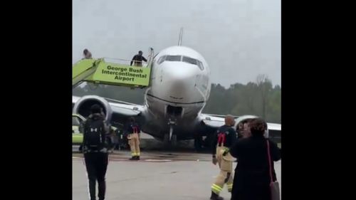 VIDEO Un avion Boeing 737 MAX a ieşit de pe pistă în Houston, SUA