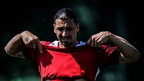 Ibrahimovici a devenit cel mai în vârstă marcator din campionatul Italiei. El a marcat în meciul cu Udinese şi l-a depăşit pe Costacurta