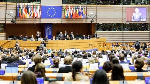 Parlamentul European va dezbate luni, în plenul de la Strasbourg, situația statului de drept din România