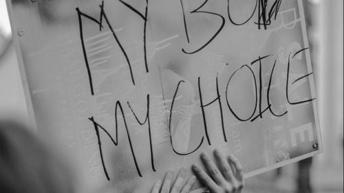 Va fi problema avortului colacul de salvare pentru Biden și democrați la alegerile din SUA?