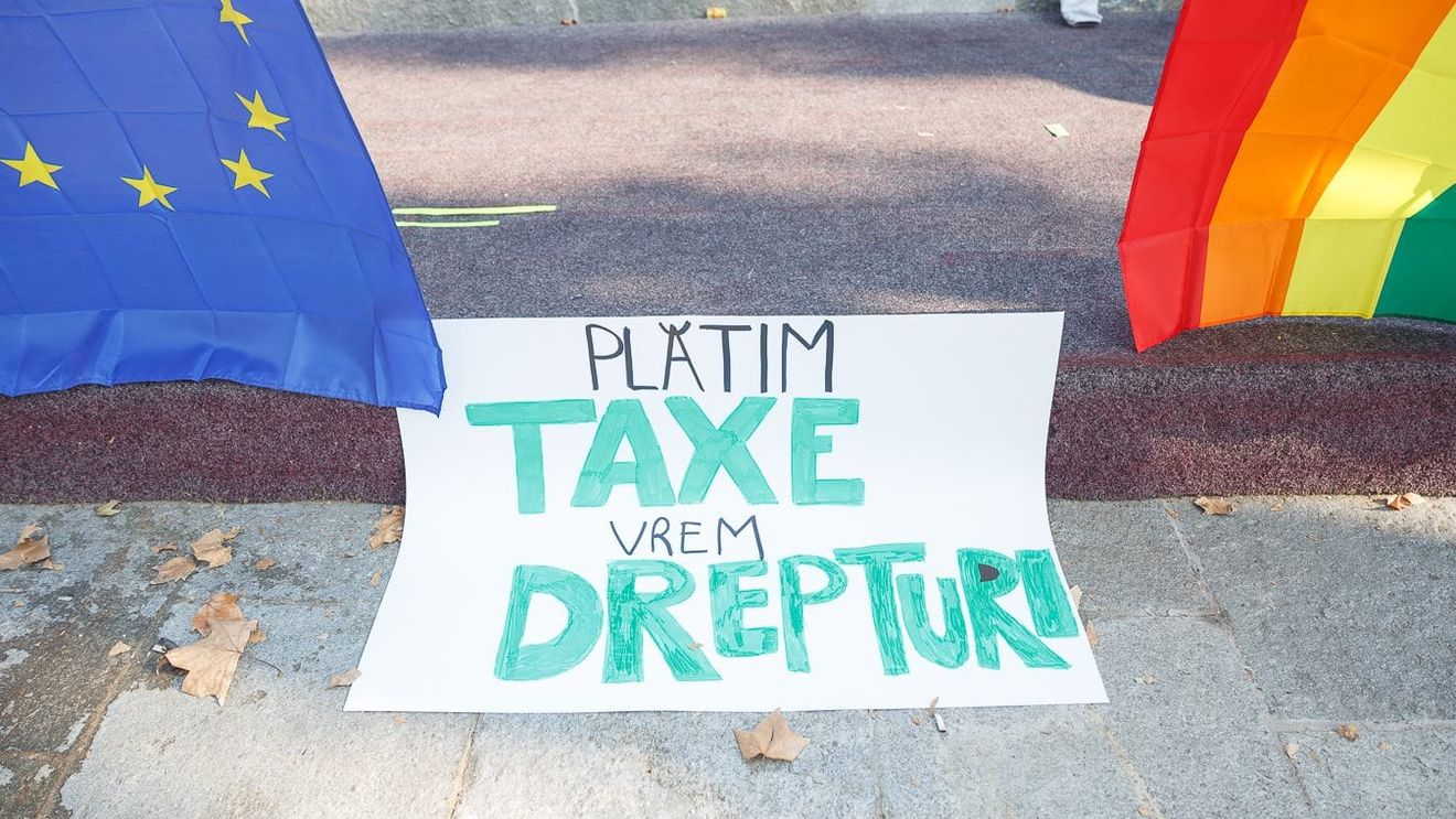 Presa pro-guvernamentală de la Budapesta: România "a aruncat cu un tort cu frişcă în obrazul UE" / Punem pariu că România va scăpa fără nicio problemă după respingerea parteneriatului civil?