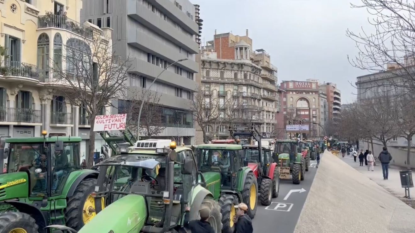 Fermierii spanioli blochează drumurile pentru a doua zi consecutiv