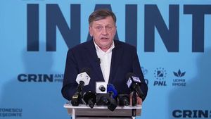 VIDEO Crin Antonescu: „Nu am avut nicio relație cu Securitatea decât în calitate de umărit” / „Cer CNSAS ca declarația mea să fie făcută publică. Nu am avut altă relație cu Securitatea decât în calitate de victimă”