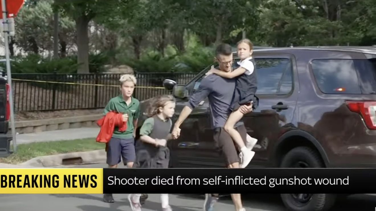 VIDEO Împușcături în Minneapolis: Doi copii uciși și alte 17 persoane rănite într-o școală catolică din SUA / Martorii spun că focurile de armă „au durat o eternitate”