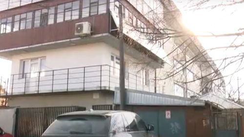 Un diabetic întră în greva foamei pentru că blocul în care locuiește nu e racordat la sistemul de energie electrică / Imobilul nu are certificat de urbanism și nu poate beneficia de utilități