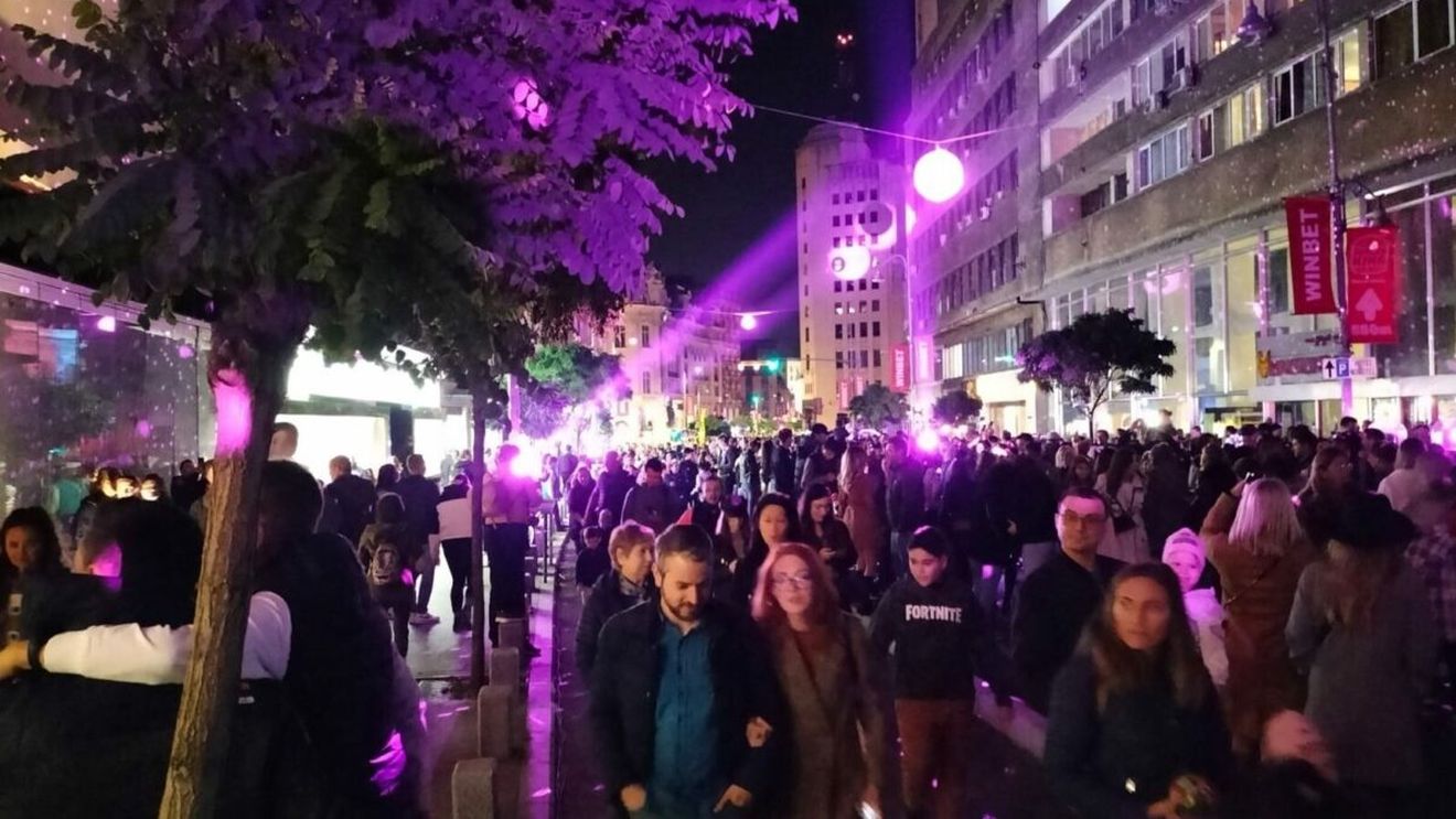 Zeci de mii de spectatori în week-end la proiecţiile Spotlight de pe Calea Victoriei şi Arcul de Triumf