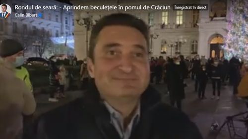 VIDEO Zeci de persoane au participat la aprinderea luminilor din bradul de Crăciun, în Arad, inclusiv primarul municipiului care nu purta mască