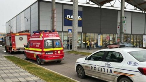 Incendiu într-un centru comercial din Braşov. Zeci de persoane s-au autoevacuat