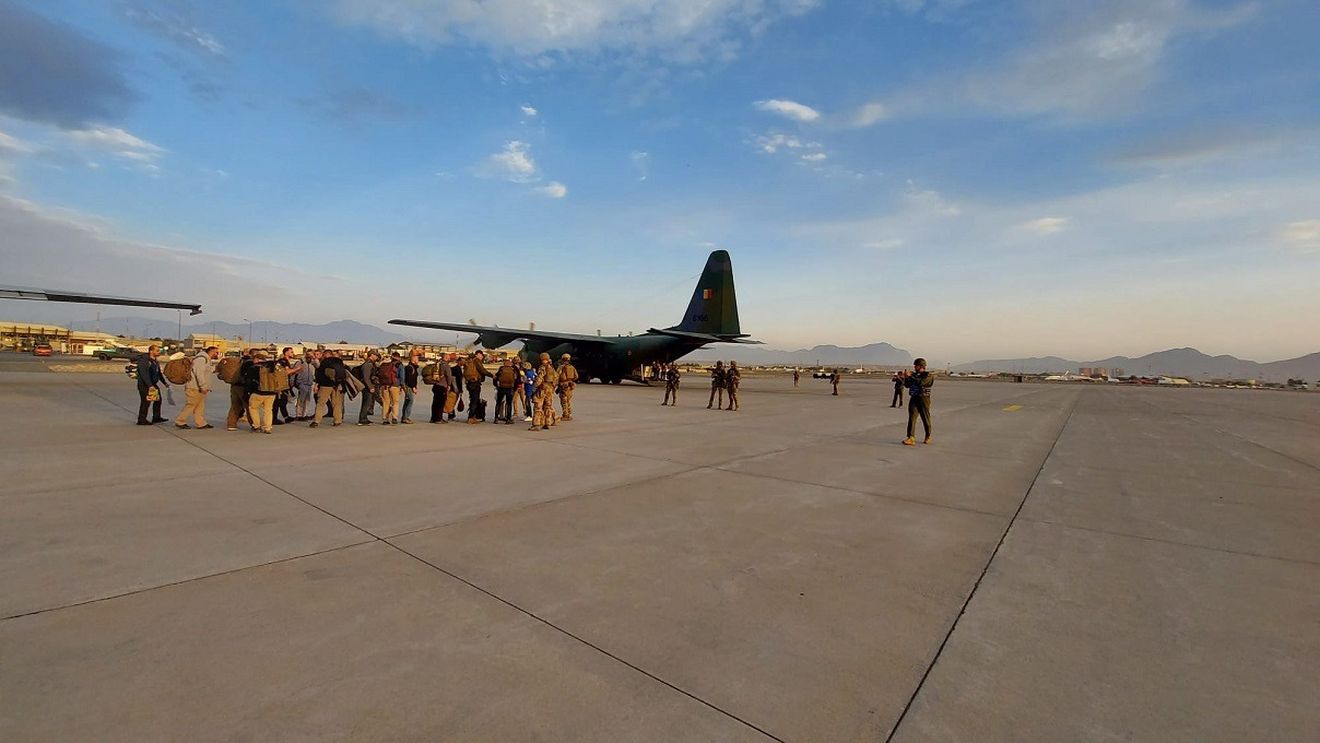 MAE anunță că românii evacuați din Afganistan ajung în România sâmbătă, la ora 13:00