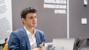 Ce este „Peer-review-ul” și de ce un răspuns la o solicitare de presă nu are nevoie de așa ceva / Cum a fost folosit ca pretext pentru cenzură și ce nu stă în picioare în explicațiile ministrului Daniel David în cazul IȘE, plus rezumat în limba engleză