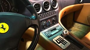 Ferrari ar putea reintroduce cutia de viteze manuală pe unele modele