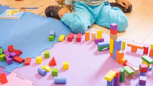 Reportaj. În caruselul cu emoții: cum am aflat ce este testul ADOS, într-o dimineață de noiembrie / „După doar două luni, copilul vine și stă la masă. Ceea ce înainte nu făcea” (P)